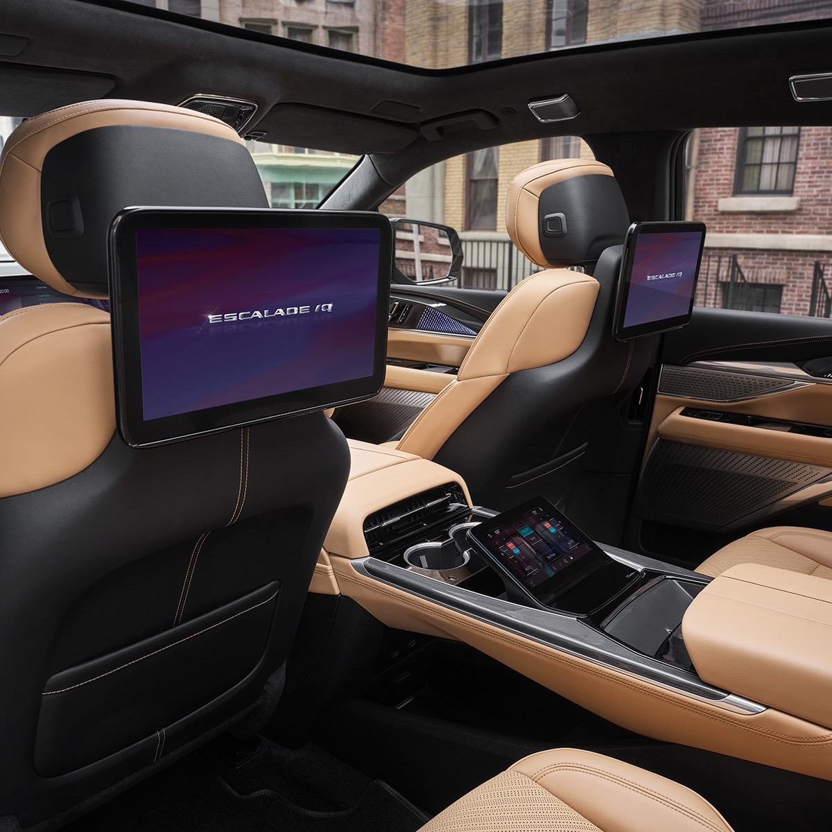 Pantallas de infoentretenimiento del asiento trasero de Cadillac Escalade IQ 2025